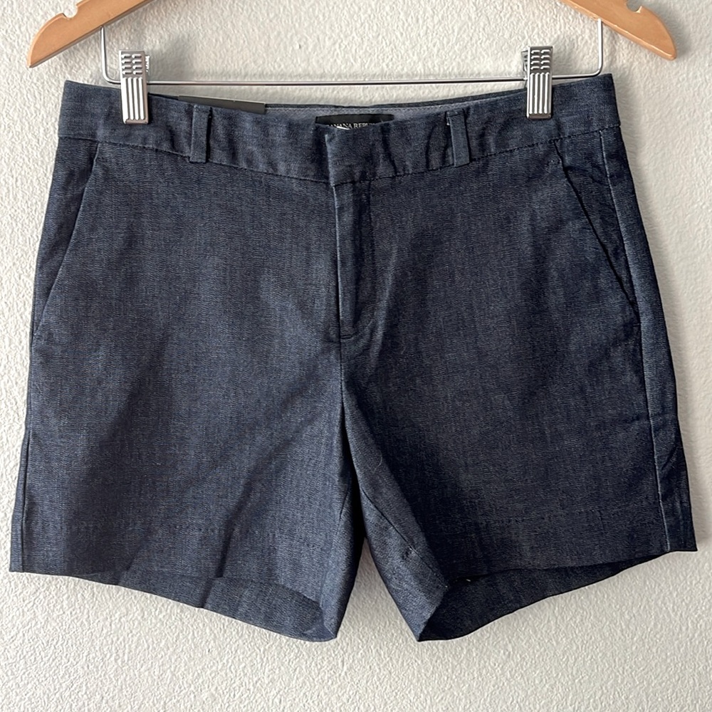 Banana republic blue Chino shorts size 2, inseam 5”. NWT